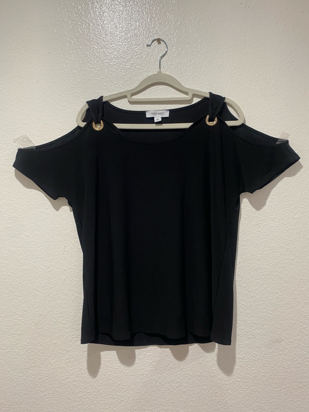 NINE WEST Black Cold-Shoulder Top with Gold Ring Accents. Size M - Picture 2 of 8